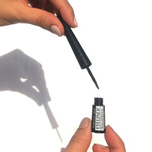 Delineador Líquido con pincel Dorothy Gray x 6,5 grs